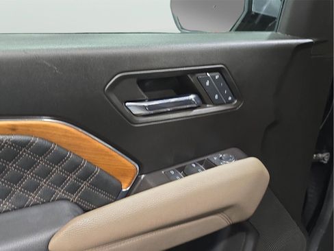 Used 2024 GMC Canyon Denali image 9