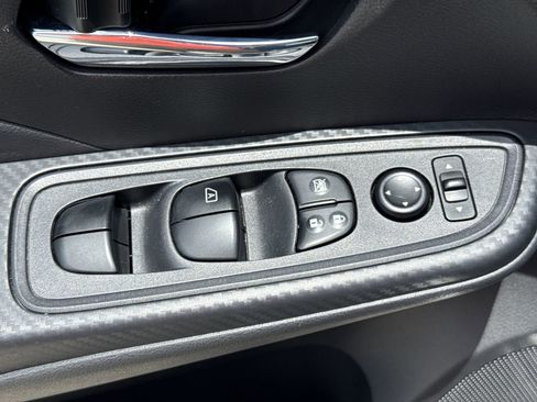 Used 2025 Nissan Versa SV FWD image 15