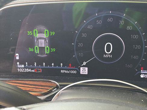 Used 2022 Cadillac Escalade ESV Luxury image 16