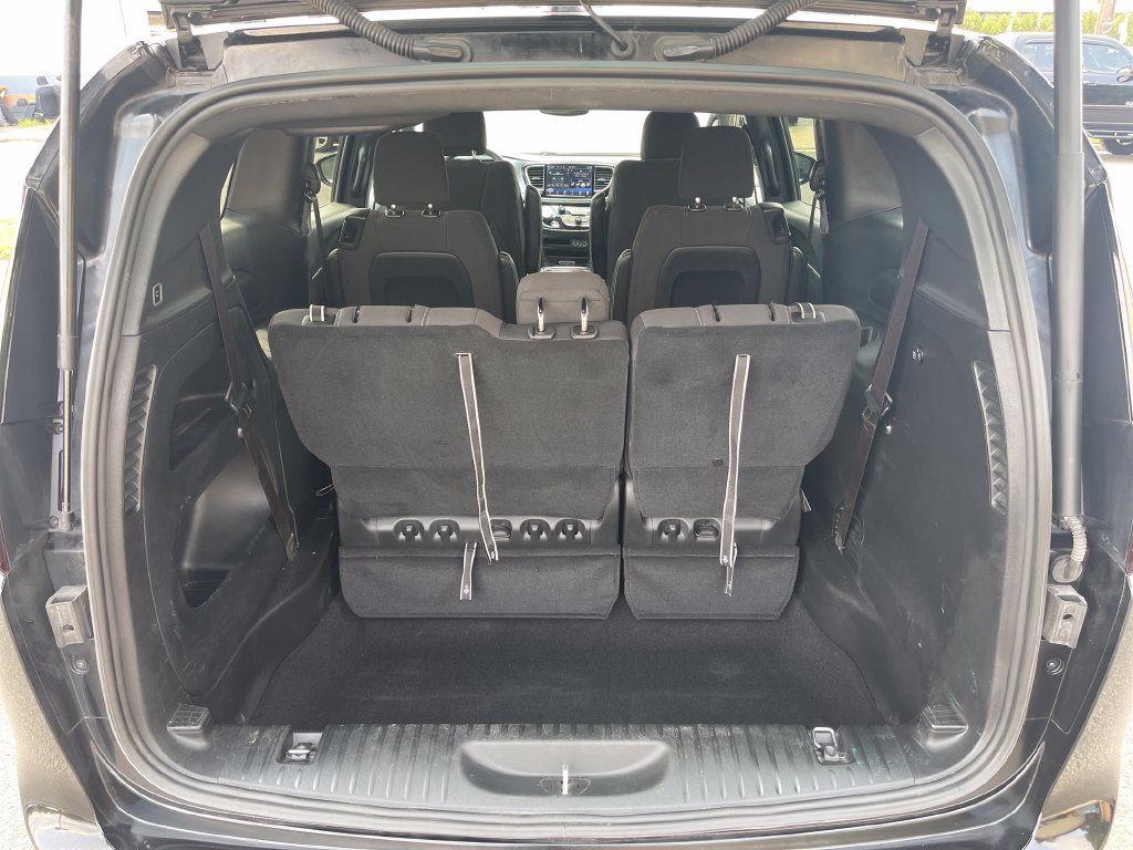 Used 2024 Chrysler Pacifica Touring FWD image 20
