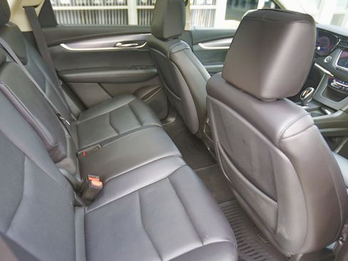 Used 2018 Cadillac XT5 Luxury w/ Driver Awareness Package image 19