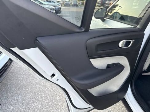 Used 2024 Volvo XC40 B5 Plus w/ Protection Package Premier AWD/4WD image 16