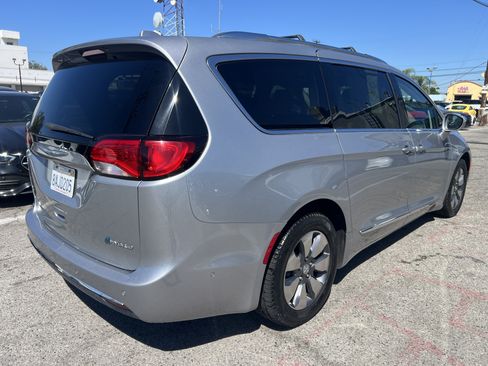 Used 2017 Chrysler Pacifica Platinum FWD image 13