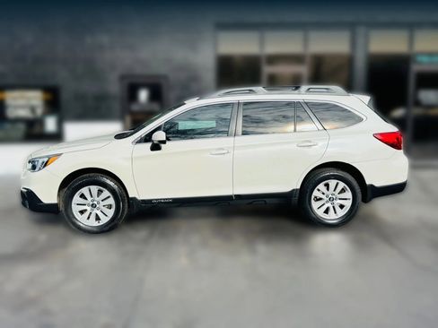 Used 2016 Subaru Outback 2.5i Premium image 2