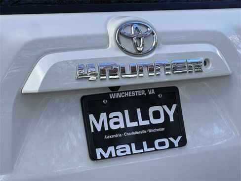 Used 2019 Toyota 4Runner SR5 Premium image 8