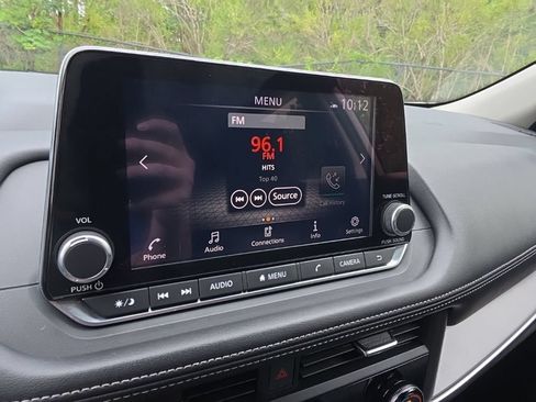 Certified 2025 Nissan Rogue SV FWD image 23