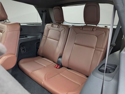 Used 2025 Lincoln Aviator Reserve w/ Luxury Package image 11