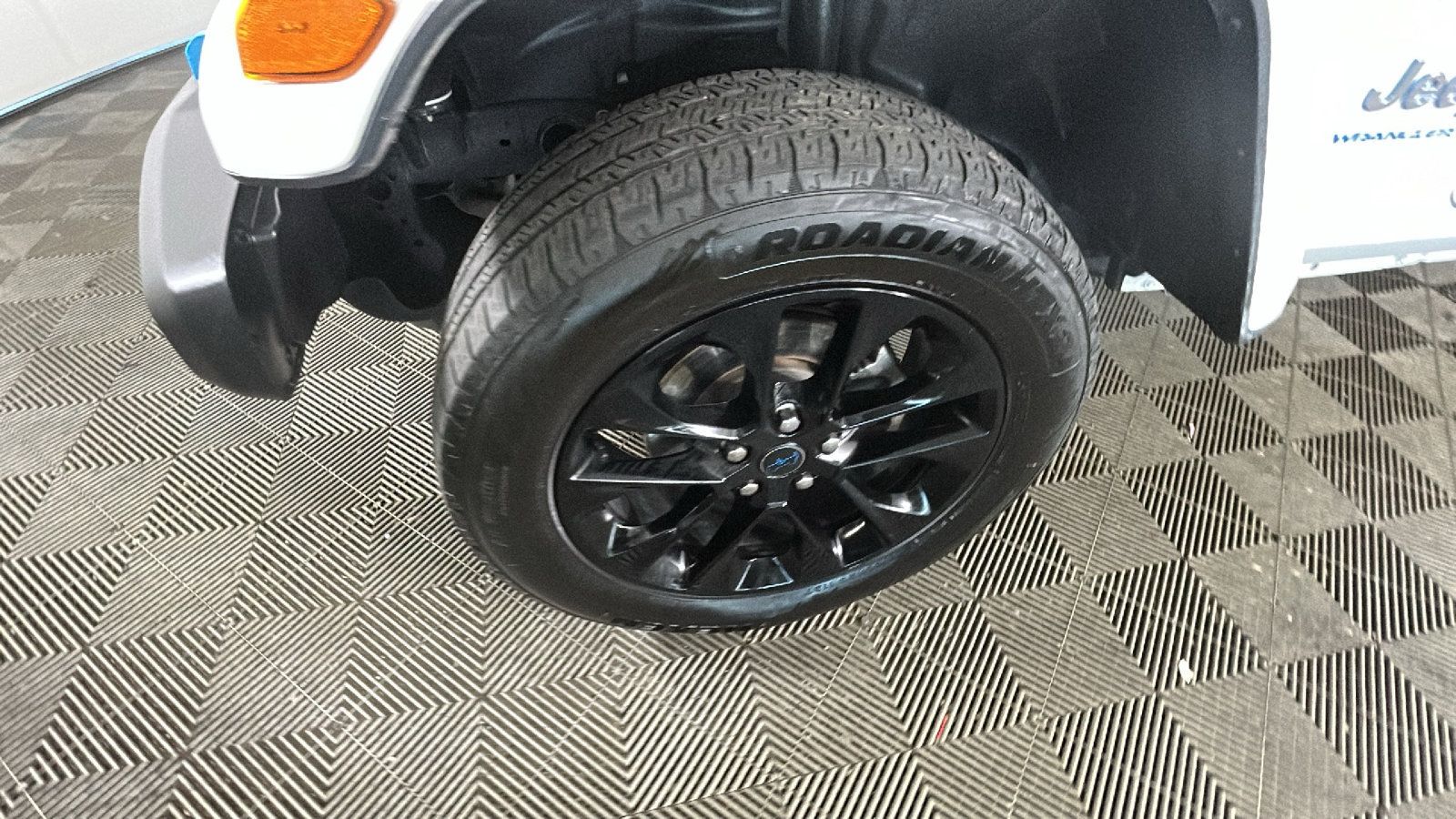 Used 2024 Jeep Wrangler Unlimited Sahara AWD/4WD image 9