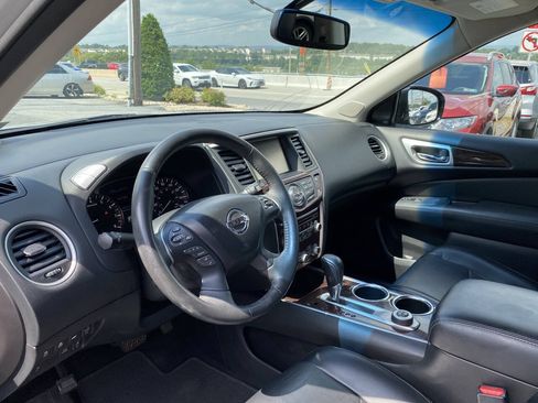 Used 2015 Nissan Pathfinder Platinum w/ Cargo Package FWD image 11