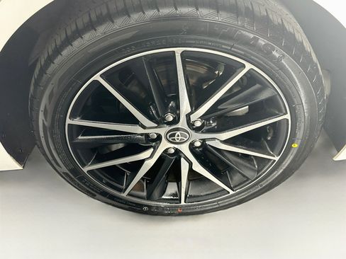 Used 2024 Toyota Camry SE FWD image 11
