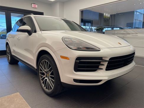 Used 2022 Porsche Cayenne Platinum Edition image 29