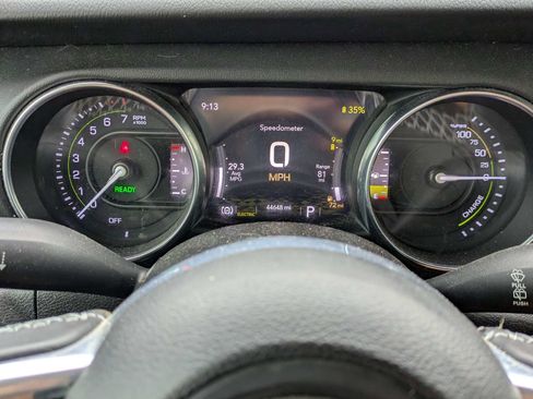 Used 2022 Jeep Wrangler Unlimited Sahara w/ Cold Weather Group AWD/4WD image 30