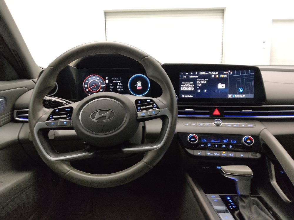Used 2025 Hyundai Elantra SEL FWD image 22