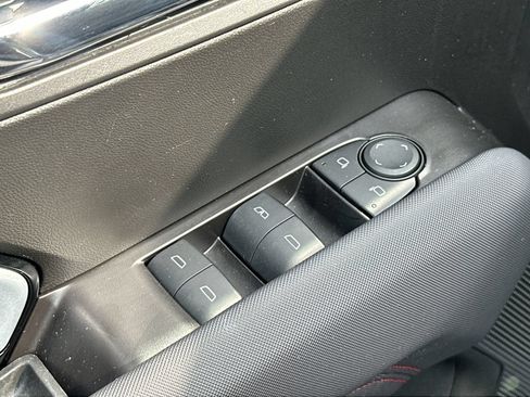 Used 2025 Chevrolet Colorado Z71 AWD/4WD image 15