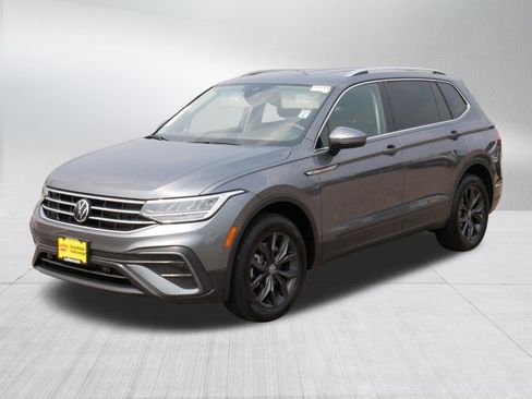 Used 2024 Volkswagen Tiguan SE AWD/4WD image 3
