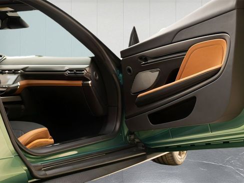 Used 2025 Aston Martin Vanquish image 30