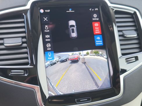 Certified 2023 Volvo XC90 B6 Plus AWD/4WD image 17