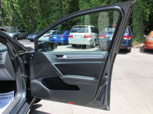 Used 2018 Volkswagen GTI Autobahn FWD image 20