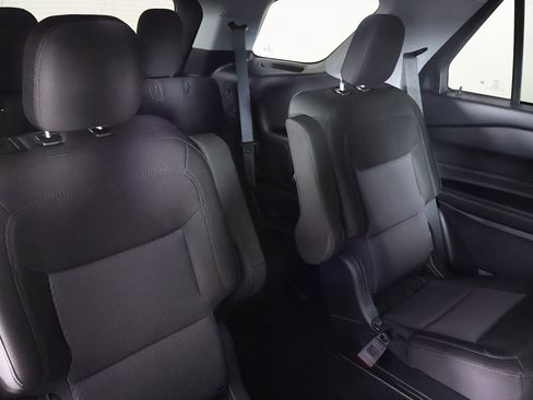 Used 2023 Ford Explorer XLT image 30