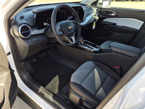 New 2026 Chevrolet Trax LT w/ Sunroof Package image 9