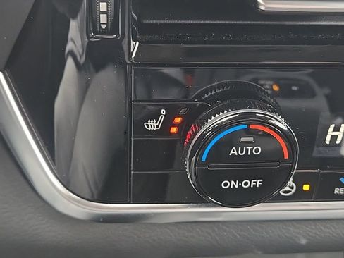 Used 2023 Nissan Rogue SL w/ SL Premium Package image 22