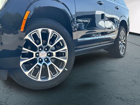 New 2026 GMC Yukon Denali w/ Denali Reserve Package AWD/4WD image 2