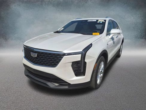 Certified 2024 Cadillac XT4 Luxury FWD image 1