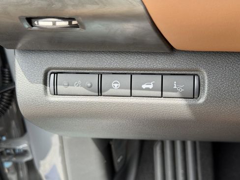 New 2026 Nissan Pathfinder Platinum FWD image 16