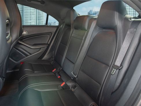 Used 2018 Mercedes-Benz CLA 250 4MATIC image 7