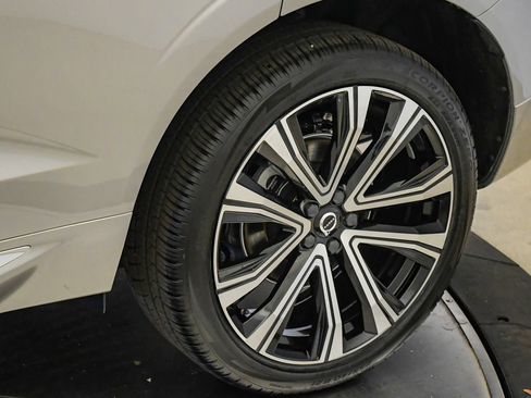 Certified 2023 Volvo XC60 B5 Ultimate w/ Climate Package FWD image 11