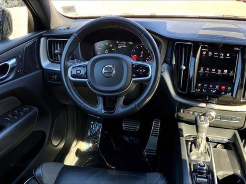 Used 2021 Volvo XC60 T6 R-Design image 4