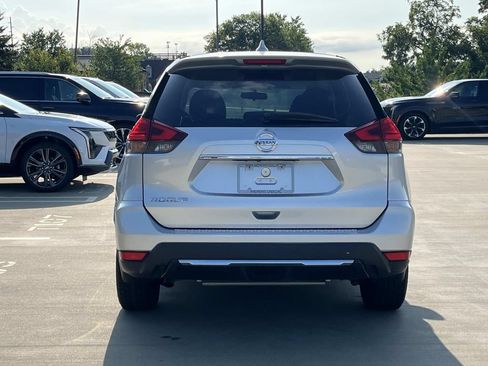 Used 2017 Nissan Rogue S FWD image 4