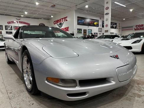 Used 2001 Chevrolet Corvette Convertible w/ Preferred Equipment Group2 RWD image 13