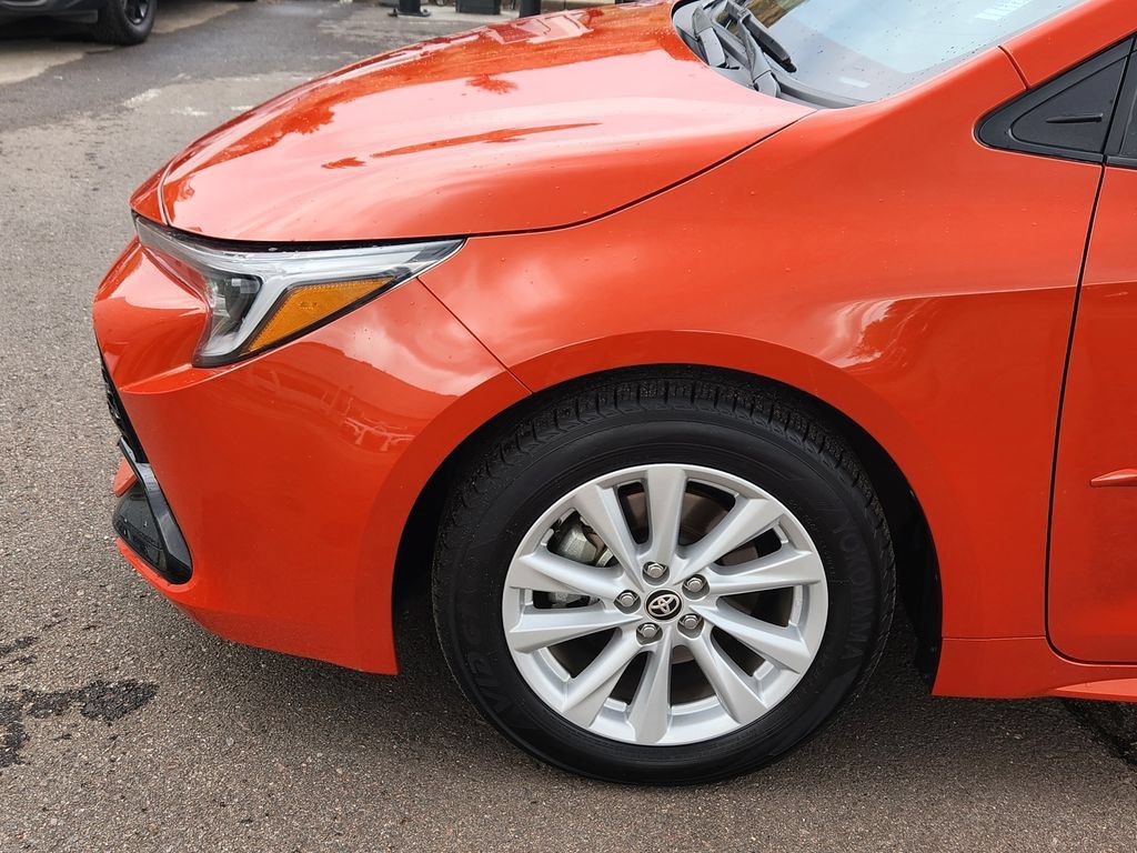 Used 2025 Toyota Corolla SE FWD image 9