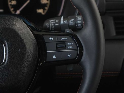Used 2025 Honda Pilot TrailSport image 18