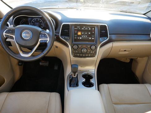 Used 2017 Jeep Grand Cherokee Limited w/ Luxury Group II image 10