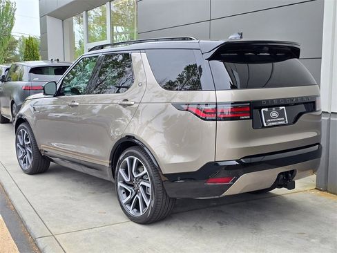 New 2025 Land Rover Discovery Dynamic SE image 5