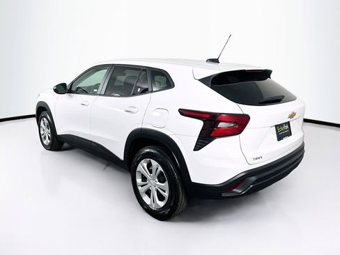 Used 2025 Chevrolet Trax LS image 5