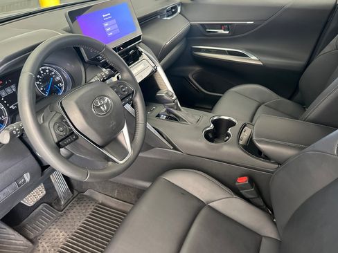 Used 2023 Toyota Venza XLE AWD/4WD image 9