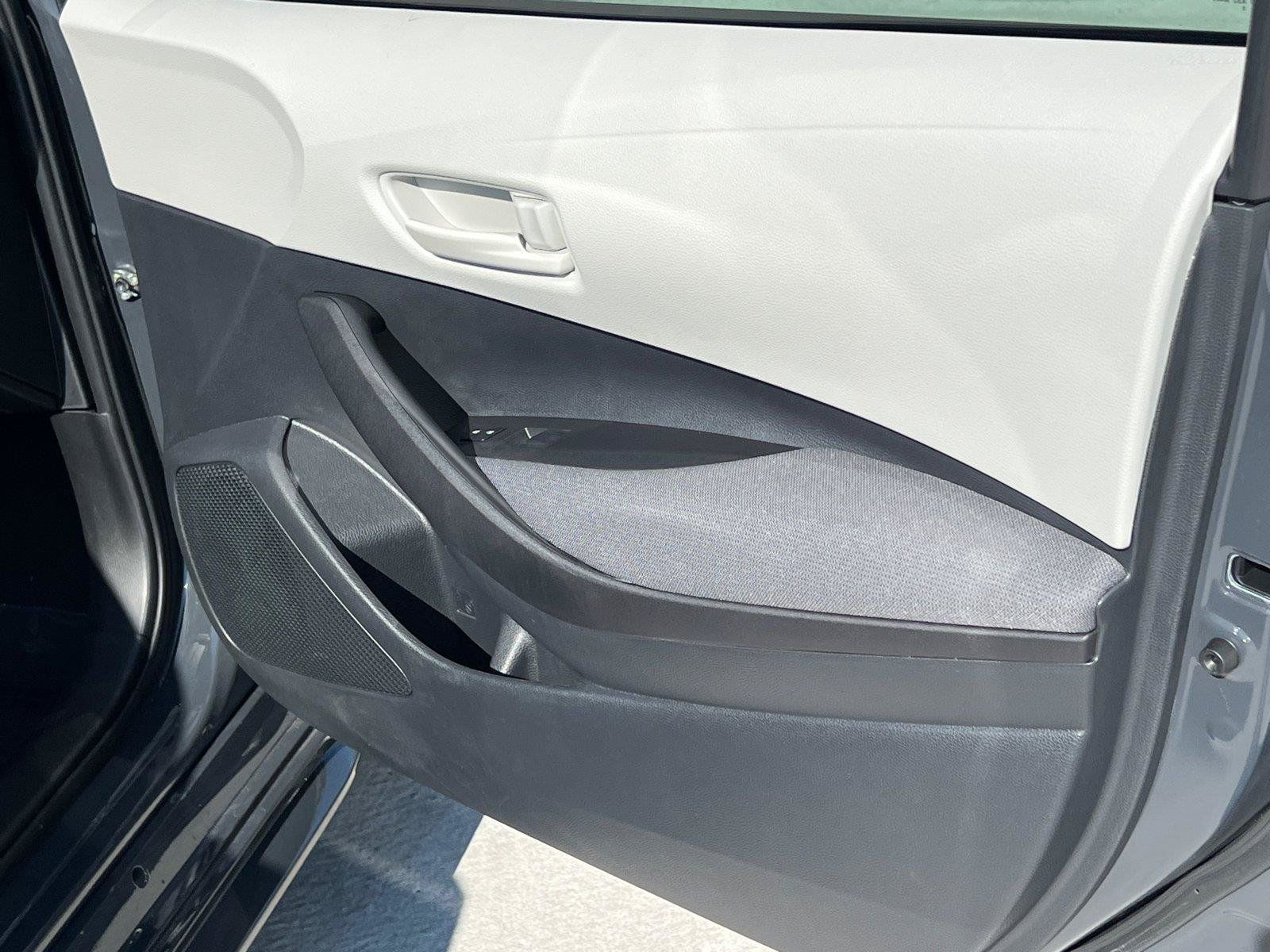 Used 2025 Toyota Corolla LE FWD image 14