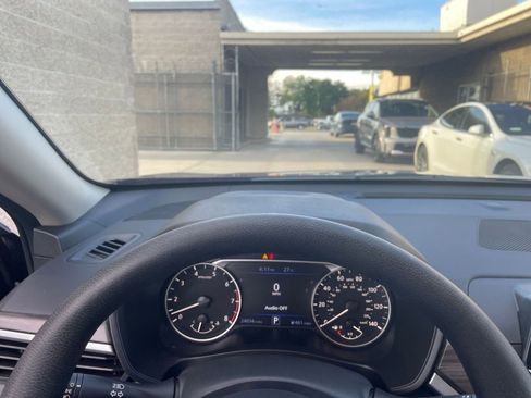 Used 2025 Nissan Altima 2.5 SV image 34