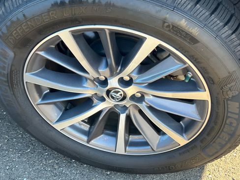 Used 2019 Toyota Highlander XLE AWD/4WD image 22