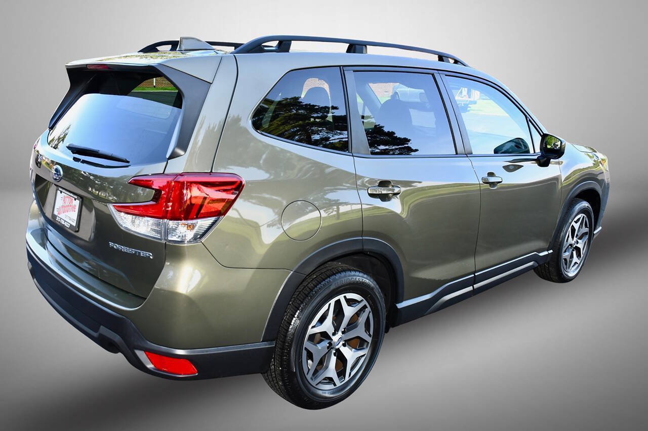 Used 2023 Subaru Forester Premium AWD/4WD image 7