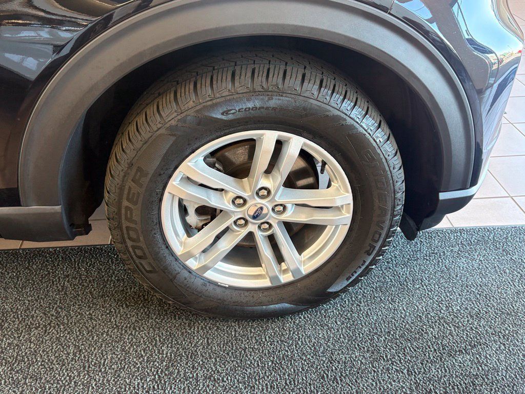 Used 2020 Ford Explorer XLT w/ Equipment Group 202A AWD/4WD image 17