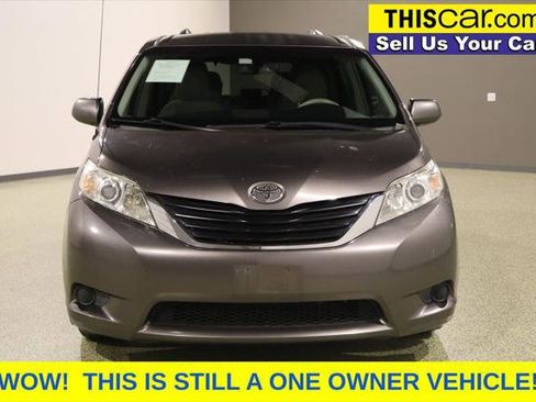 Used 2011 Toyota Sienna LE image 2