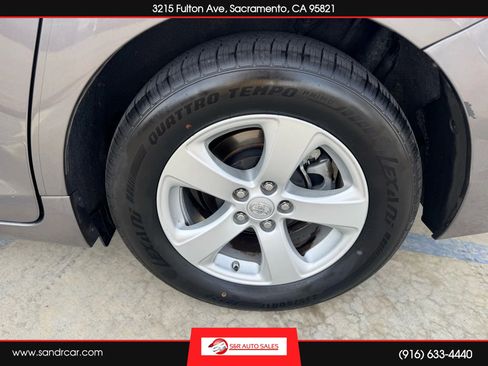 Used 2015 Toyota Sienna LE image 23
