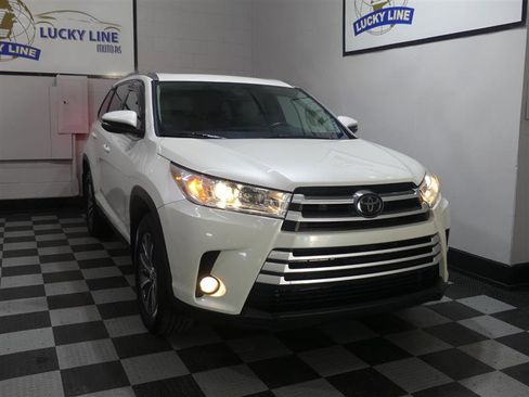 Used 2019 Toyota Highlander XLE image 5