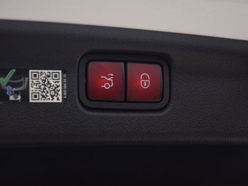 Certified 2024 Mercedes-Benz C 300 Sedan image 32