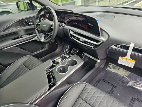 New 2026 Cadillac Lyriq V AWD/4WD image 10