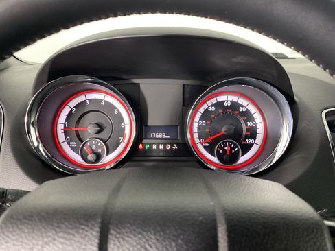 Used 2016 Dodge Grand Caravan SE FWD image 18